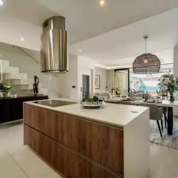 Modern semi-detached villa in the gated community of Banus Bay, Puerto Banus Picture 3