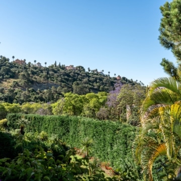 Elegant 2-bedroom apartment with charming interiors within the highly sought-after Los Arqueros Golf & Country Club, Benahavis Picture 12
