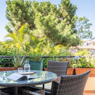 Elegant 2-bedroom apartment with charming interiors within the highly sought-after Los Arqueros Golf & Country Club, Benahavis Picture 14