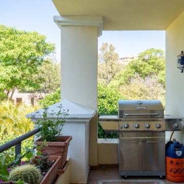 Elegant 2-bedroom apartment with charming interiors within the highly sought-after Los Arqueros Golf & Country Club, Benahavis Picture 15