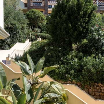 Elegant 2-bedroom apartment with charming interiors within the highly sought-after Los Arqueros Golf & Country Club, Benahavis Picture 16