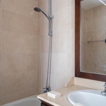 Elegant 2-bedroom apartment with charming interiors within the highly sought-after Los Arqueros Golf & Country Club, Benahavis Picture 17