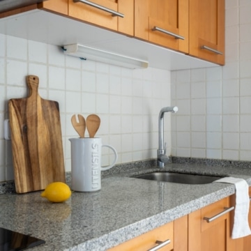 Elegant 2-bedroom apartment with charming interiors within the highly sought-after Los Arqueros Golf & Country Club, Benahavis Picture 5