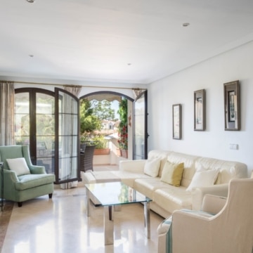 Elegant 2-bedroom apartment with charming interiors within the highly sought-after Los Arqueros Golf & Country Club, Benahavis Picture 1