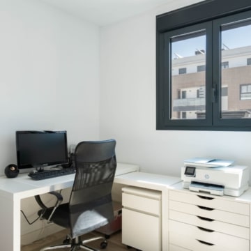 Brand new apartment with rooftop pool and stunning views in Estepona Picture 4