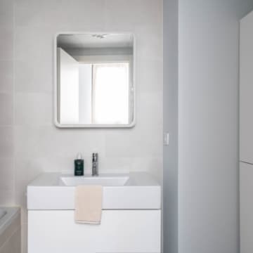 Brand new apartment with rooftop pool and stunning views in Estepona Picture 16