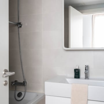 Brand new apartment with rooftop pool and stunning views in Estepona Picture 17