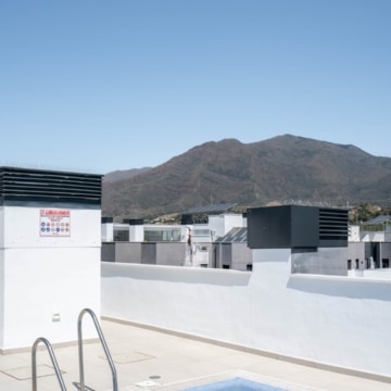 Brand new apartment with rooftop pool and stunning views in Estepona Picture 30