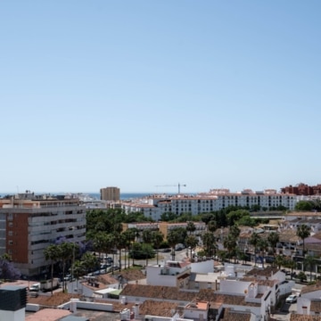 Brand new apartment with rooftop pool and stunning views in Estepona Picture 32