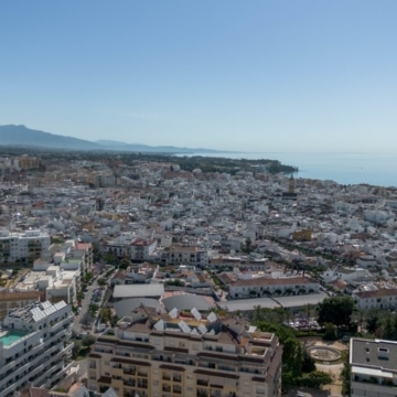 Brand new apartment with rooftop pool and stunning views in Estepona Picture 35