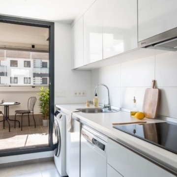 Brand new apartment with rooftop pool and stunning views in Estepona Picture 10