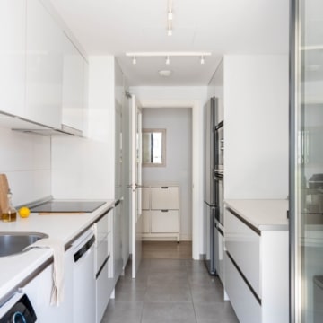 Brand new apartment with rooftop pool and stunning views in Estepona Picture 11