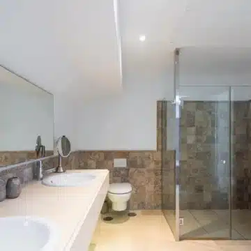 Amazing penthouse in an exclusive residential complex Tee 5 with panoramic sea views in Los Flamingos Golf Resort, Benahavis Picture 8
