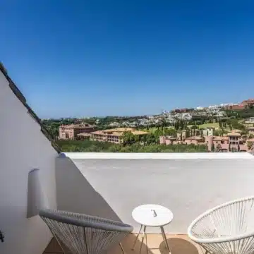 Amazing penthouse in an exclusive residential complex Tee 5 with panoramic sea views in Los Flamingos Golf Resort, Benahavis Picture 15