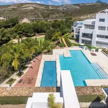 Amazing penthouse in an exclusive residential complex Tee 5 with panoramic sea views in Los Flamingos Golf Resort, Benahavis Picture 0