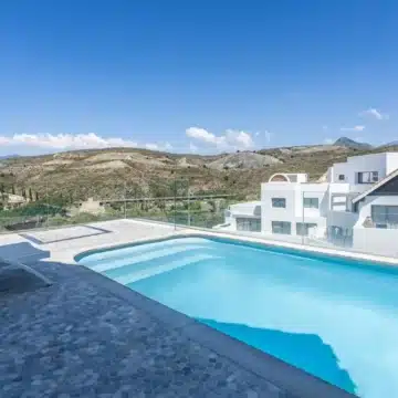 Amazing penthouse in an exclusive residential complex Tee 5 with panoramic sea views in Los Flamingos Golf Resort, Benahavis Picture 10