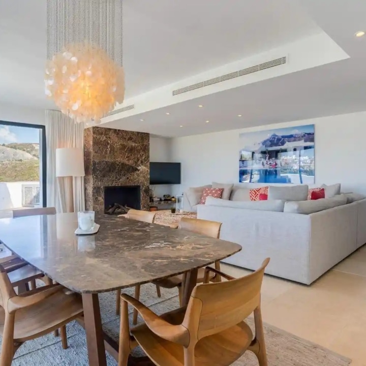 Amazing penthouse in an exclusive residential complex Tee 5 with panoramic sea views in Los Flamingos Golf Resort, Benahavis Picture