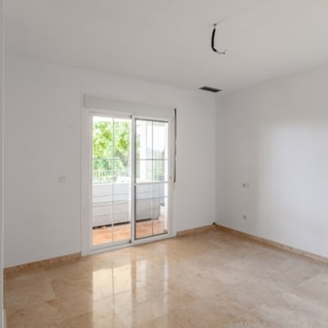 Elevated groundfloor apartment with breathtaking panoramic views of sorroundings in Istan Picture 3