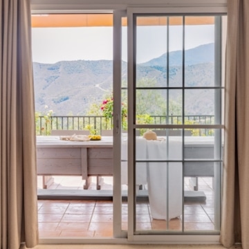 Elevated groundfloor apartment with breathtaking panoramic views of sorroundings in Istan Picture 13