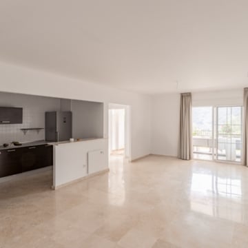 Elevated groundfloor apartment with breathtaking panoramic views of sorroundings in Istan Picture 19