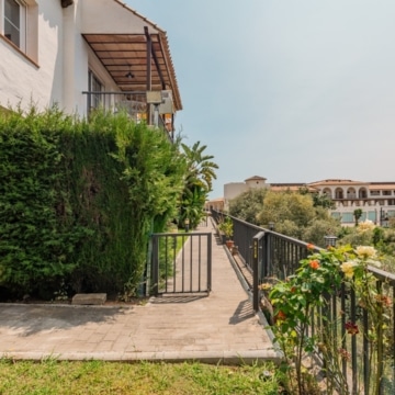 Elevated groundfloor apartment with breathtaking panoramic views of sorroundings in Istan Picture 8