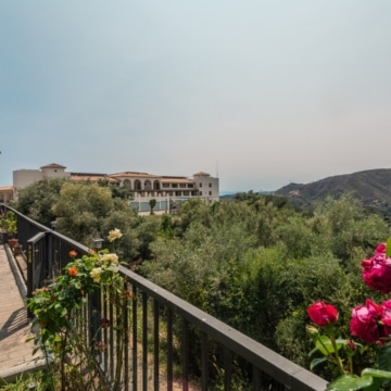 Elevated groundfloor apartment with breathtaking panoramic views of sorroundings in Istan Picture 9