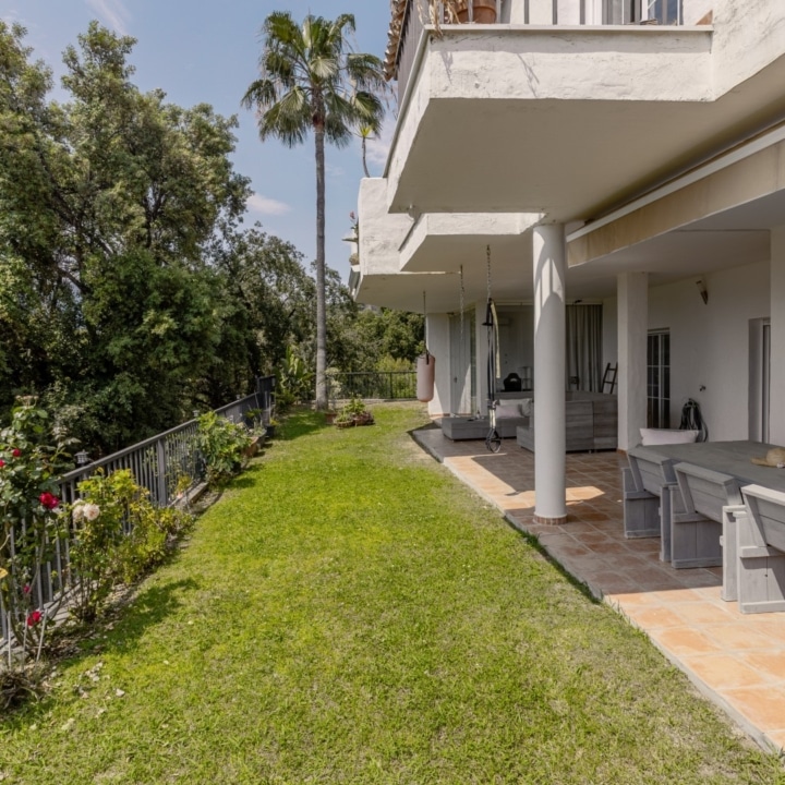 Elevated groundfloor apartment with breathtaking panoramic views of sorroundings in Istan Picture