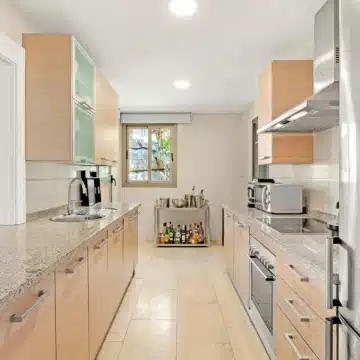 Stunning groundfloor apartment located in the prestigious Hacienda Señorío de Cifuentes, Benahavis Picture 2