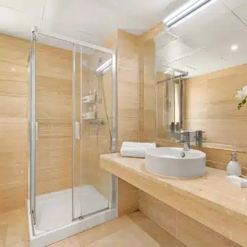 Stunning groundfloor apartment located in the prestigious Hacienda Señorío de Cifuentes, Benahavis Picture 9