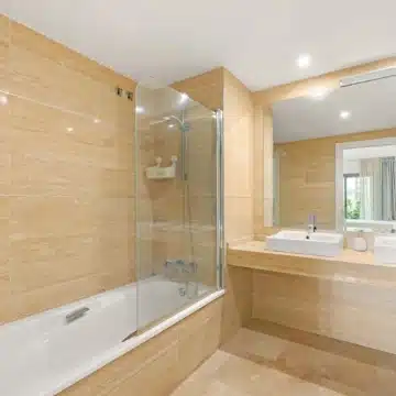 Stunning groundfloor apartment located in the prestigious Hacienda Señorío de Cifuentes, Benahavis Picture 10