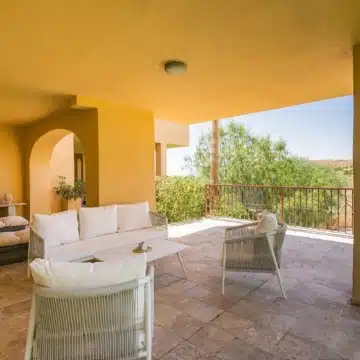 Stunning groundfloor apartment located in the prestigious Hacienda Señorío de Cifuentes, Benahavis Picture 3