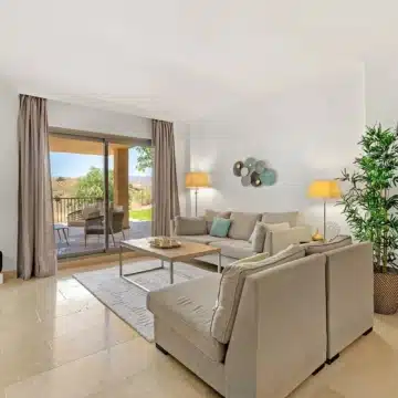 Stunning groundfloor apartment located in the prestigious Hacienda Señorío de Cifuentes, Benahavis Picture 4