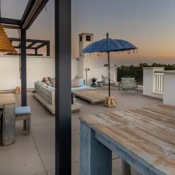 Frontline golf 3-bedroom penthouse with stunning views in Los Robles de Los Arqueros, Benahavis Picture 1