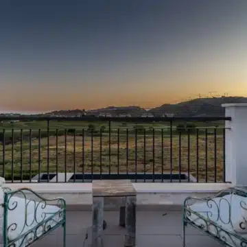 Frontline golf 3-bedroom penthouse with stunning views in Los Robles de Los Arqueros, Benahavis Picture 17