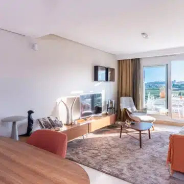 Frontline golf 3-bedroom penthouse with stunning views in Los Robles de Los Arqueros, Benahavis Picture 21