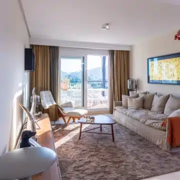 Frontline golf 3-bedroom penthouse with stunning views in Los Robles de Los Arqueros, Benahavis Picture 23