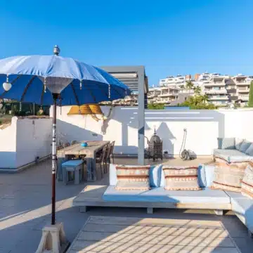 Frontline golf 3-bedroom penthouse with stunning views in Los Robles de Los Arqueros, Benahavis Picture 34