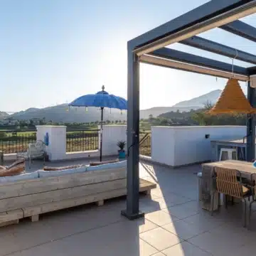 Frontline golf 3-bedroom penthouse with stunning views in Los Robles de Los Arqueros, Benahavis Picture 36