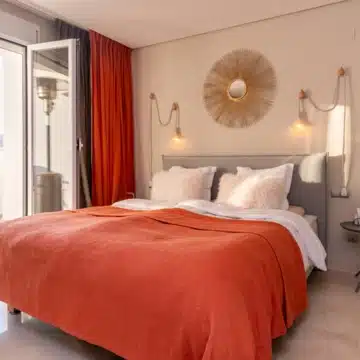 Frontline golf 3-bedroom penthouse with stunning views in Los Robles de Los Arqueros, Benahavis Picture 2