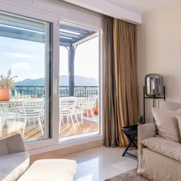 Frontline golf 3-bedroom penthouse with stunning views in Los Robles de Los Arqueros, Benahavis Picture 24