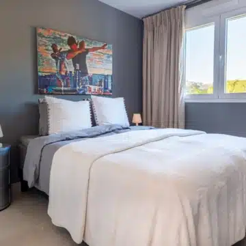 Frontline golf 3-bedroom penthouse with stunning views in Los Robles de Los Arqueros, Benahavis Picture 12