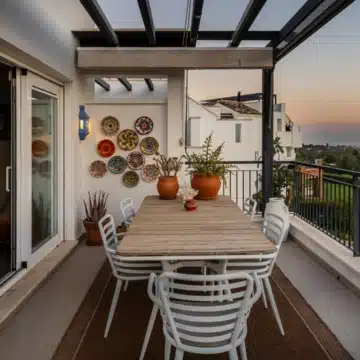 Frontline golf 3-bedroom penthouse with stunning views in Los Robles de Los Arqueros, Benahavis Picture 14