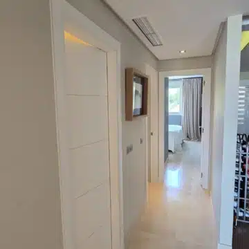 Frontline golf 3-bedroom penthouse with stunning views in Los Robles de Los Arqueros, Benahavis Picture 16