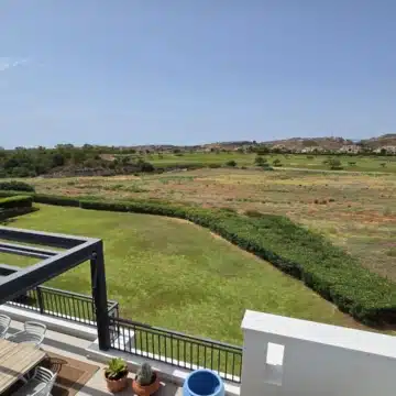 Frontline golf 3-bedroom penthouse with stunning views in Los Robles de Los Arqueros, Benahavis Picture 11