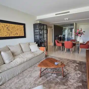 Frontline golf 3-bedroom penthouse with stunning views in Los Robles de Los Arqueros, Benahavis Picture 23