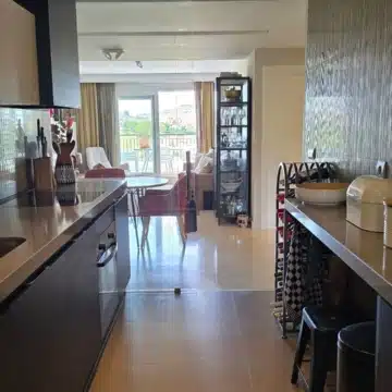 Frontline golf 3-bedroom penthouse with stunning views in Los Robles de Los Arqueros, Benahavis Picture 2