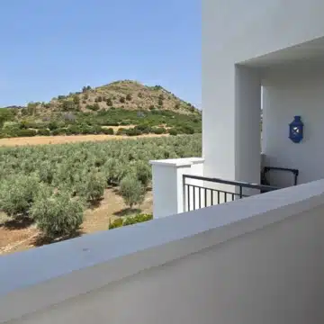 Frontline golf 3-bedroom penthouse with stunning views in Los Robles de Los Arqueros, Benahavis Picture 20