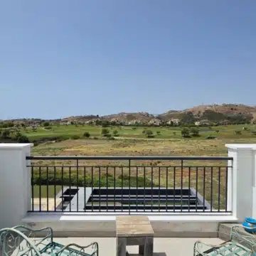 Frontline golf 3-bedroom penthouse with stunning views in Los Robles de Los Arqueros, Benahavis Picture 9