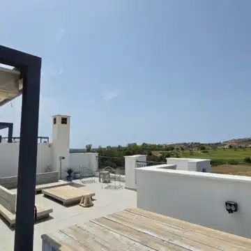 Frontline golf 3-bedroom penthouse with stunning views in Los Robles de Los Arqueros, Benahavis Picture 8