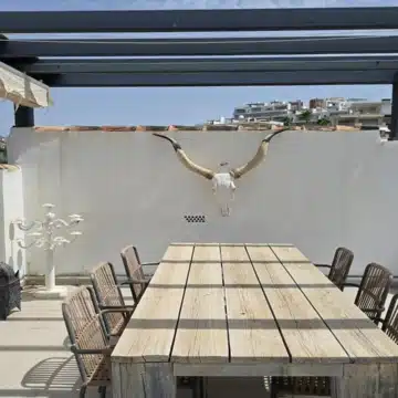 Frontline golf 3-bedroom penthouse with stunning views in Los Robles de Los Arqueros, Benahavis Picture 7